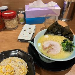 塩ラーメン硬め濃いめ、半チャーハン