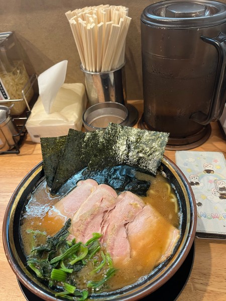 「チャーシュー麺中盛1300円、硬め濃いめ」@王道鈴家の写真