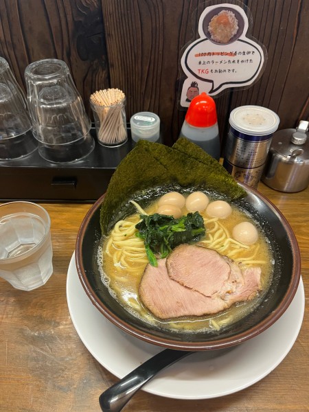 「ラーメン並ウズラ増し、硬め濃いめ」@横浜家系ラーメン 幸村家の写真