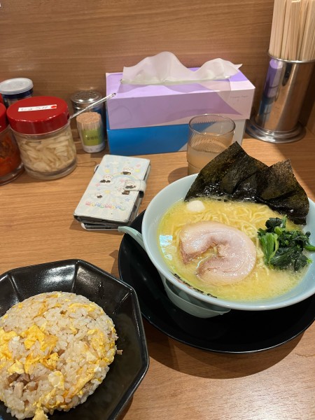 「塩ラーメン硬め濃いめ、半チャーハン」@町田商店 秦野店の写真