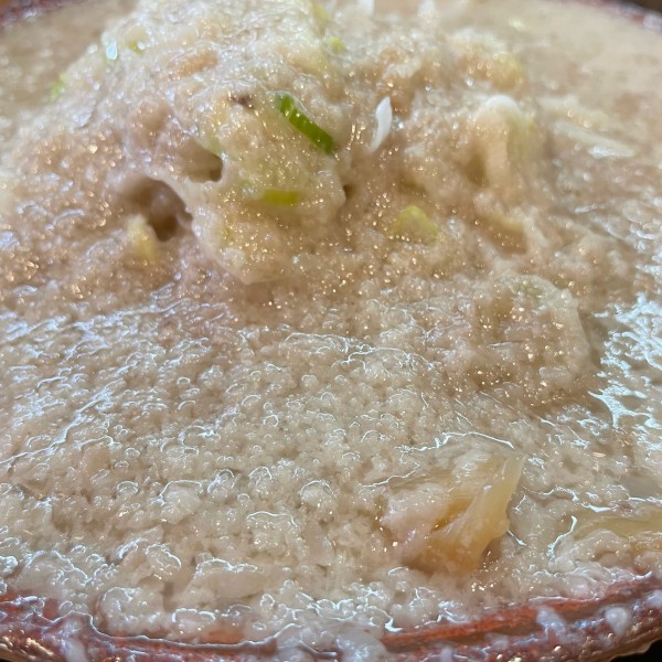 「醤油ラーメン（背脂3）半麺 730円」@チャッチャ系らーめん もん吉の写真