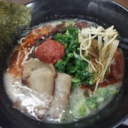 赤とんこつ(自家製辛味噌入り)(無料替玉1個)(850)