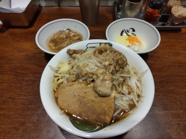「雷そば並＋味変生卵､味付きアブラ」@ラーメン 雷 東京本丸店の写真