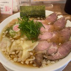 丸鶏醤油ちゃーしゅうわんたん麺