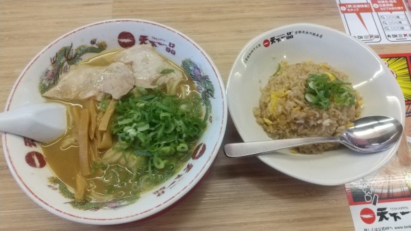 「チャーハン定食（屋台の味）1200円」@天下一品 湖山店の写真