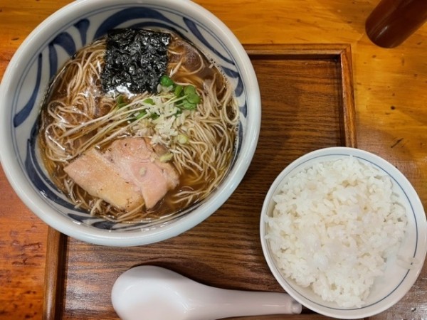 「中華そば（５８０円）＋ご飯並（１５０円）」@久庵の写真