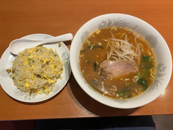「味噌ラーメン＋高菜チャーハン(限定替わり950円)」@第二大番の写真