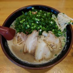 特濃A級豚骨ラーメン(720円)、チャーシュー増し(270円)、
