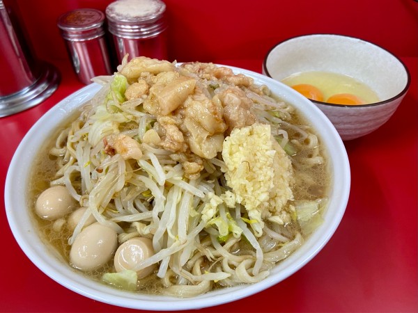 「大ラーメン＋生卵＋生卵」@ラーメン二郎 柏店の写真