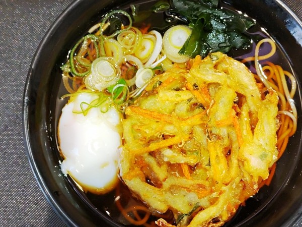 「天玉そば（温泉卵）」@名代 富士そば 浅草店の写真
