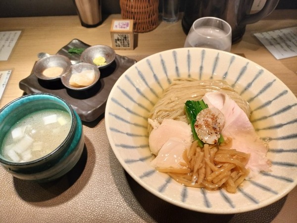 「帆立の昆布水つけ麺白1100円＋大盛100円」@Tokyo Style Noodle ほたて日和の写真