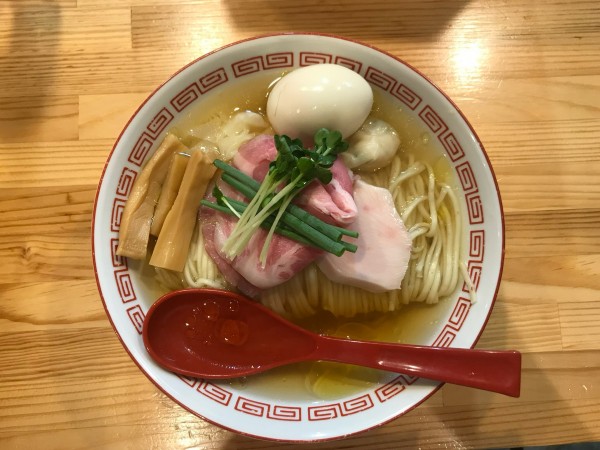 「特級中華そば (白醤油)」@自家製麺 くろ松の写真