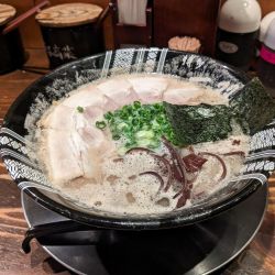 チャーシュー麺1000円替玉150円