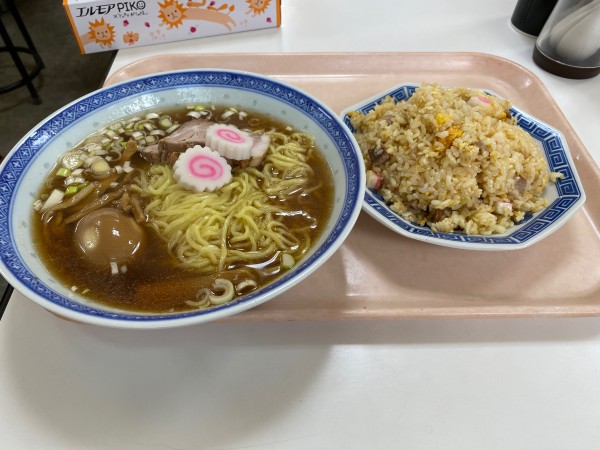 「ラーメン + 半チャーハン」@中華料理 やまだの写真