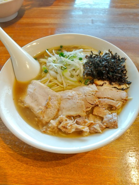 「煮干そば+チャーシュー」@中村屋総本山の写真