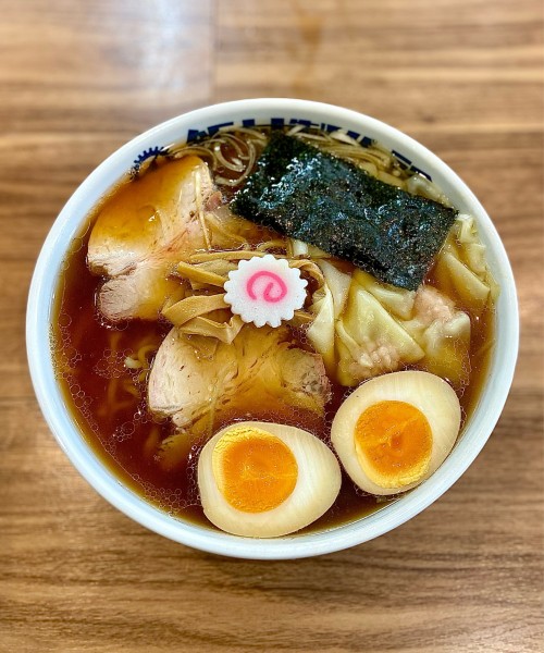 「ワンタン麺【醤油】+ 味玉」@飯村製作所の写真