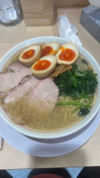 「味玉背脂中華に味玉とほうれん草トッピング」@ラーメン みなみの写真
