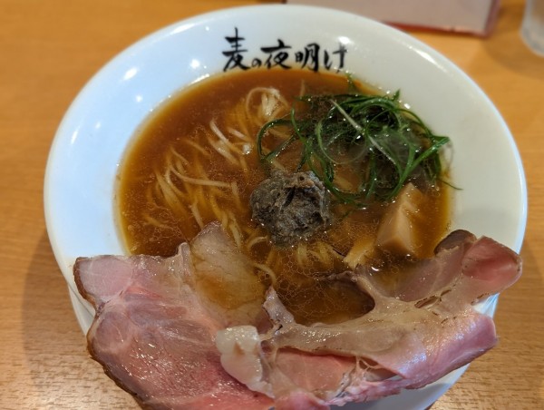 「限定　炭火肉醤油らぁめん～蟹味噌帆立バター～」@麦の夜明けの写真