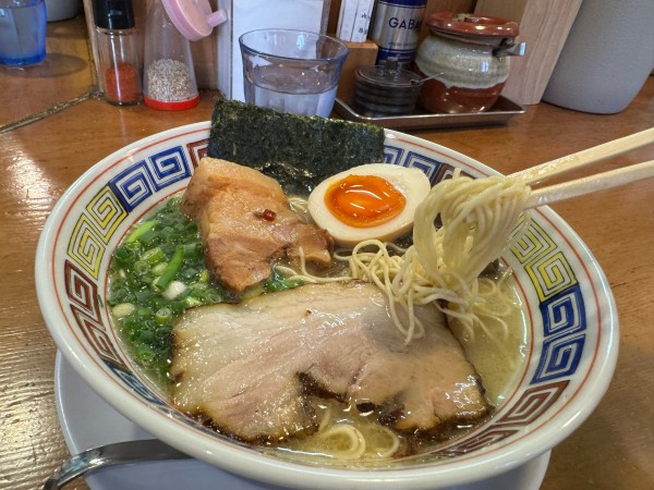 「ダブル幸福ラーメン＋ちび玉　1150円」@九州とんこつラーメン 幸福軒の写真