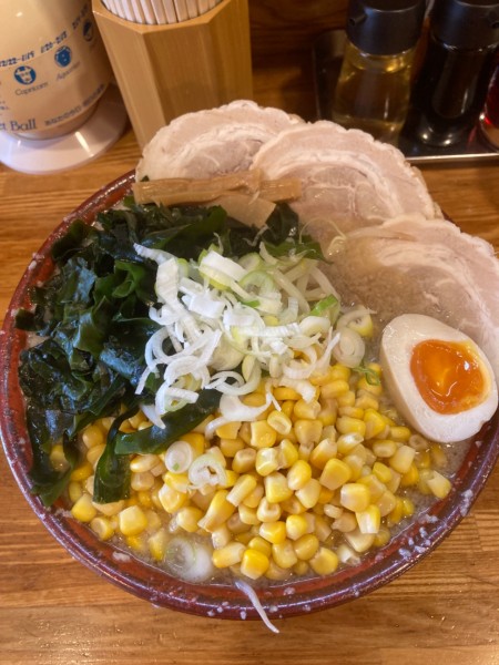 「もん吉らぁ～めん　半麺　背油二」@チャッチャ系らーめん もん吉の写真