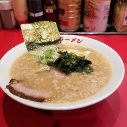 豚骨醤油ラーメン（中盛り硬め薄め）780円