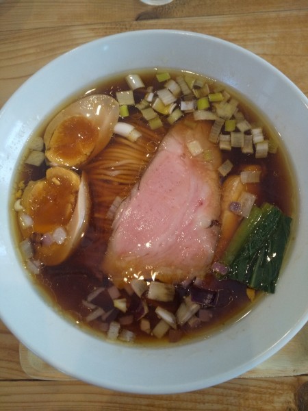 「醤油ラーメン（味玉付き）」@いえろうの写真