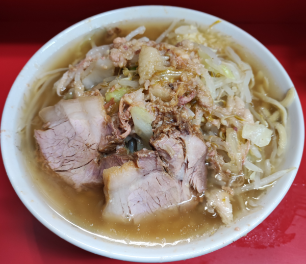 「ぶた入りラーメン：700円」@ラーメン二郎 三田本店の写真