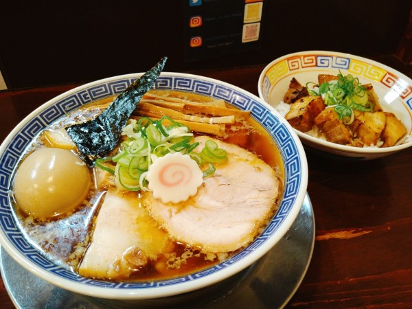 「【ラ塾】限定/特製中華そば(醤油) と 炙り焼きチャーシュー」@らーめん 五ノ神精肉店 煮干し編の写真