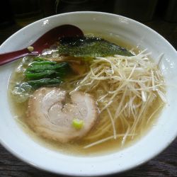 しょうゆらーめん（+白髪ネギ）