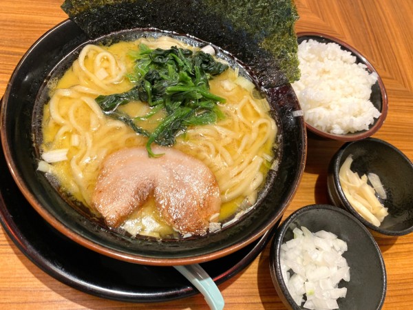 「ラーメン（並）880円」@横浜家系ラーメン 壱角家 高崎店の写真