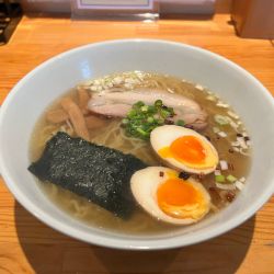 塩そば半熟煮玉子付き