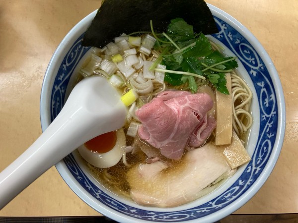 「煮干しそば 白醤油」@寿製麺よしかわ 川越店の写真