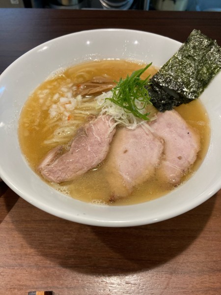 「焼干しそば　白醤油」@麺切り 白流の写真