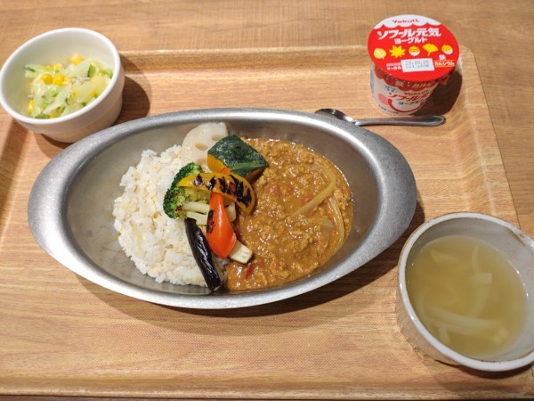 「ピリ辛煮込み野菜カレー（秋ver）　９５０円」@丸の内 タニタ食堂の写真