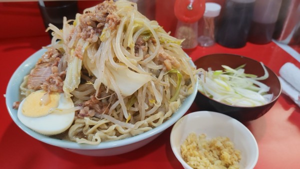 「ラーメン400g・大盛・しょうが・ネギ(ちょいヤサイ)」@ラーメン富士丸 明治通り都電梶原店の写真