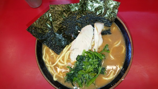 「ラーメン(850円)大盛(200円)」@柏 王道家の写真