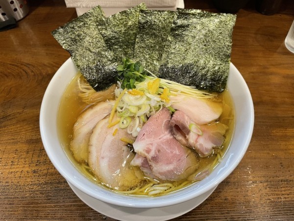 「黄金塩そば　全部のせ」@麺匠 ことぶきの写真