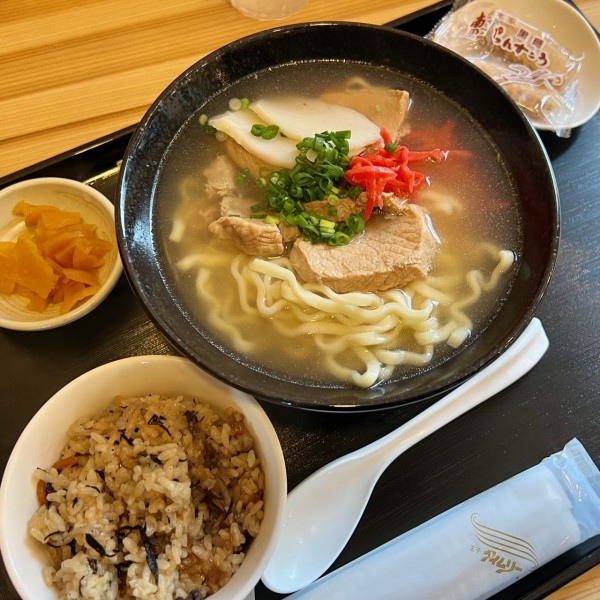 「ちゅらそば定食 中210g」@ちゅら食堂の写真