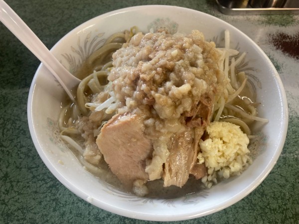 「ラーメン少なめ」@ラーメン二郎 新宿小滝橋通り店の写真