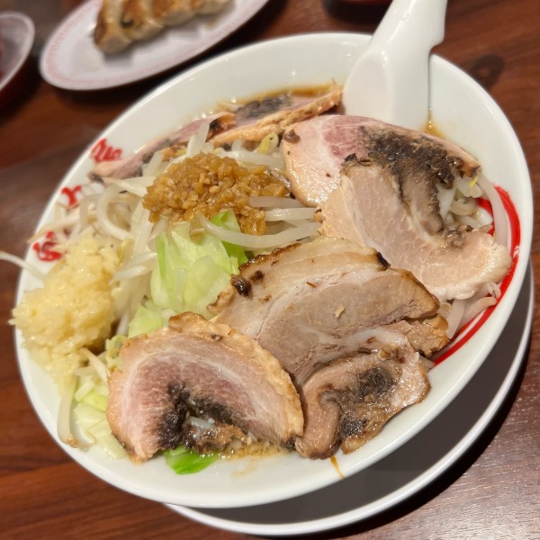 「にんにく背脂醤油ラーメンチャーシュー増し」@ラーメン魁力屋 蕨店の写真