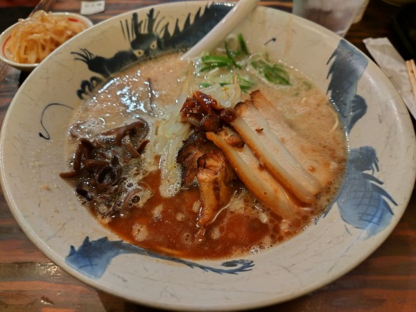 「とんこつ コク味 :バリカタ」@龍の家 新宿小滝橋通り店の写真