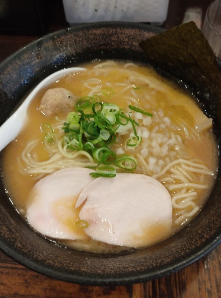 「濃厚鶏骨醤油そば」@濃厚鶏そば 麺屋武一 秋葉原店の写真