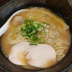 濃厚鶏骨醤油そば