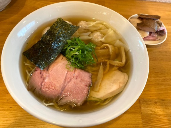 「支那そば（白）880円＋切り落としチャーシュー150円」@支那そば くろ田の写真