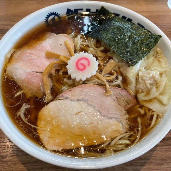 「ワンタン麺醤油（990円）」@飯村製作所の写真