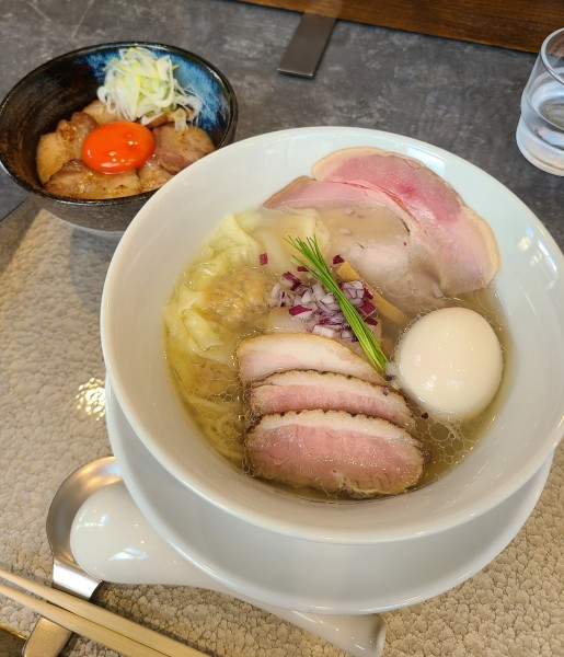 「中華蕎麦〈塩〉特上¥1600+た吊し焼きバラ丼¥480」@宍道湖しじみ中華蕎麦 琥珀 池袋店の写真