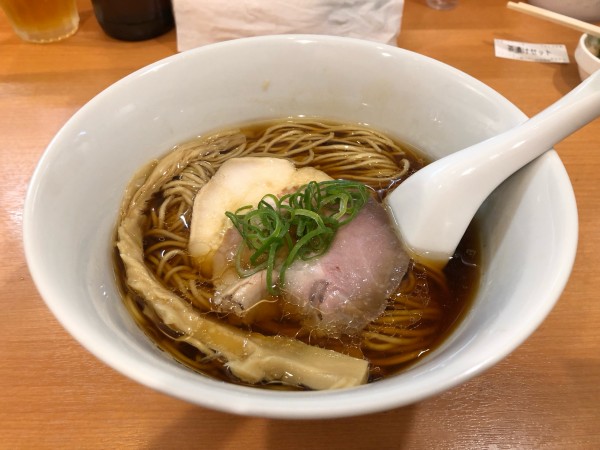「醤油らぁ麺」@らぁ麺 はやし田 池袋店の写真