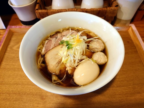 「特製中華そば(平打ち麺)」@中華蕎麦 はざまの写真
