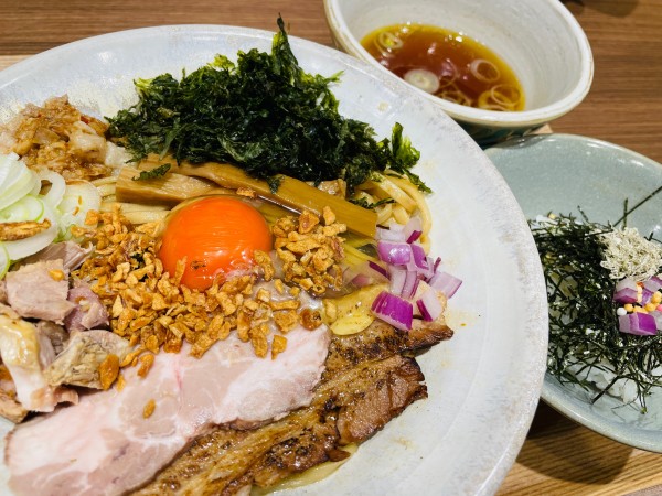 「アブラそば 1,210円 海苔御飯 220円」@Homemade Ramen 麦苗 COREDO室町店の写真