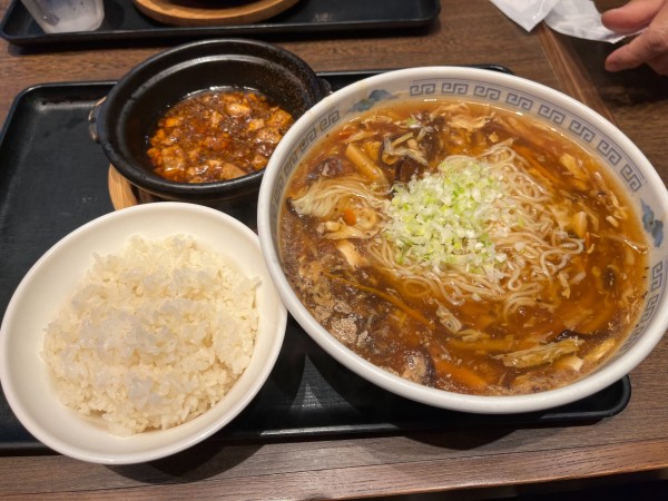 「辣湯麺＋麻婆飯」@Din’s & 目黒店の写真
